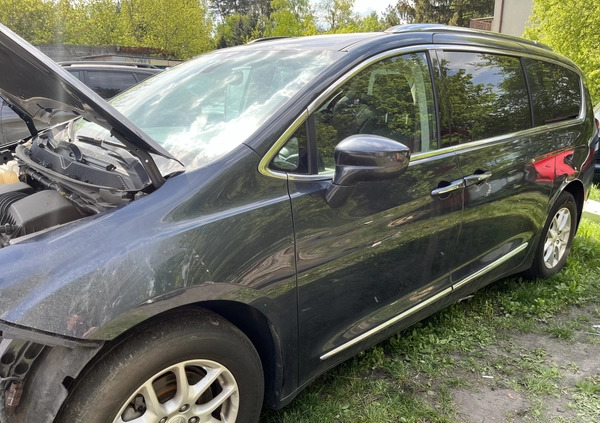 Chrysler Pacifica cena 58900 przebieg: 131000, rok produkcji 2020 z Warszawa małe 46